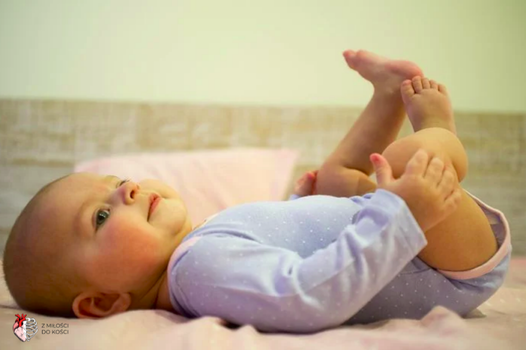 praca antygrawitacyjna nóg - rozwój ruchowy dziecka